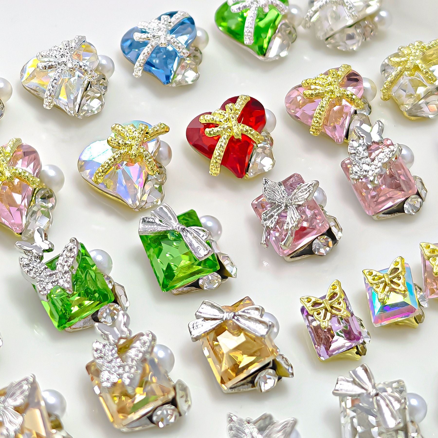 Finished diamond-studded nail art accessories, diamond-encrusted gift box, butterfly and heart-shaped diamonds, high-end luxury alloy diamond nail decorations Secondary image