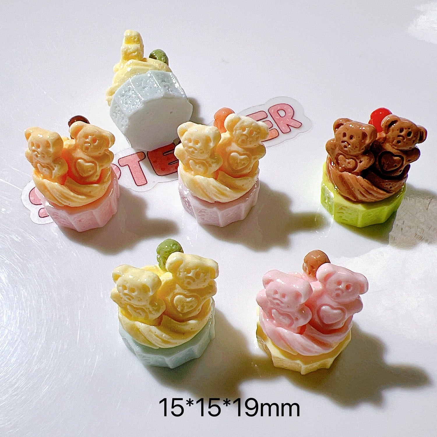 DIY Flat-bottomed children's headwear appliques, shoe charms, pendant accessories, small 3D bear cake decorations Secondary image