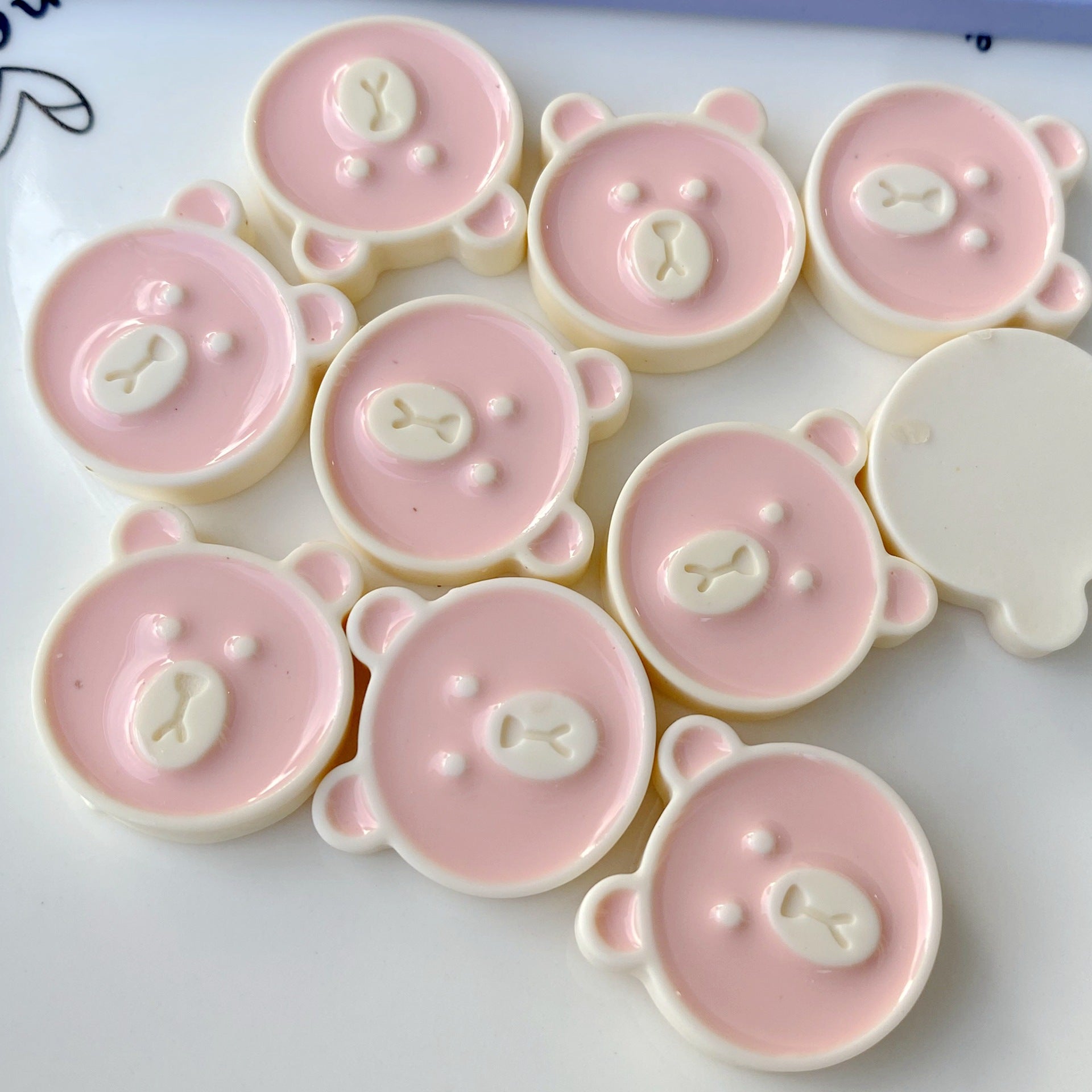 b8697dd3-7fe9-40c4-8111-483d83061eb6