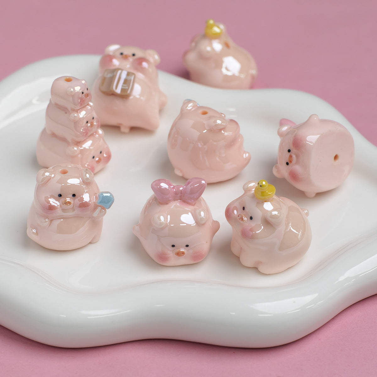 Electroplated resin through-hole three-dimensional cartoon pink pig, wear-resistant and scratch-proof diy Bracelet pendant jewelry accessories Secondary image