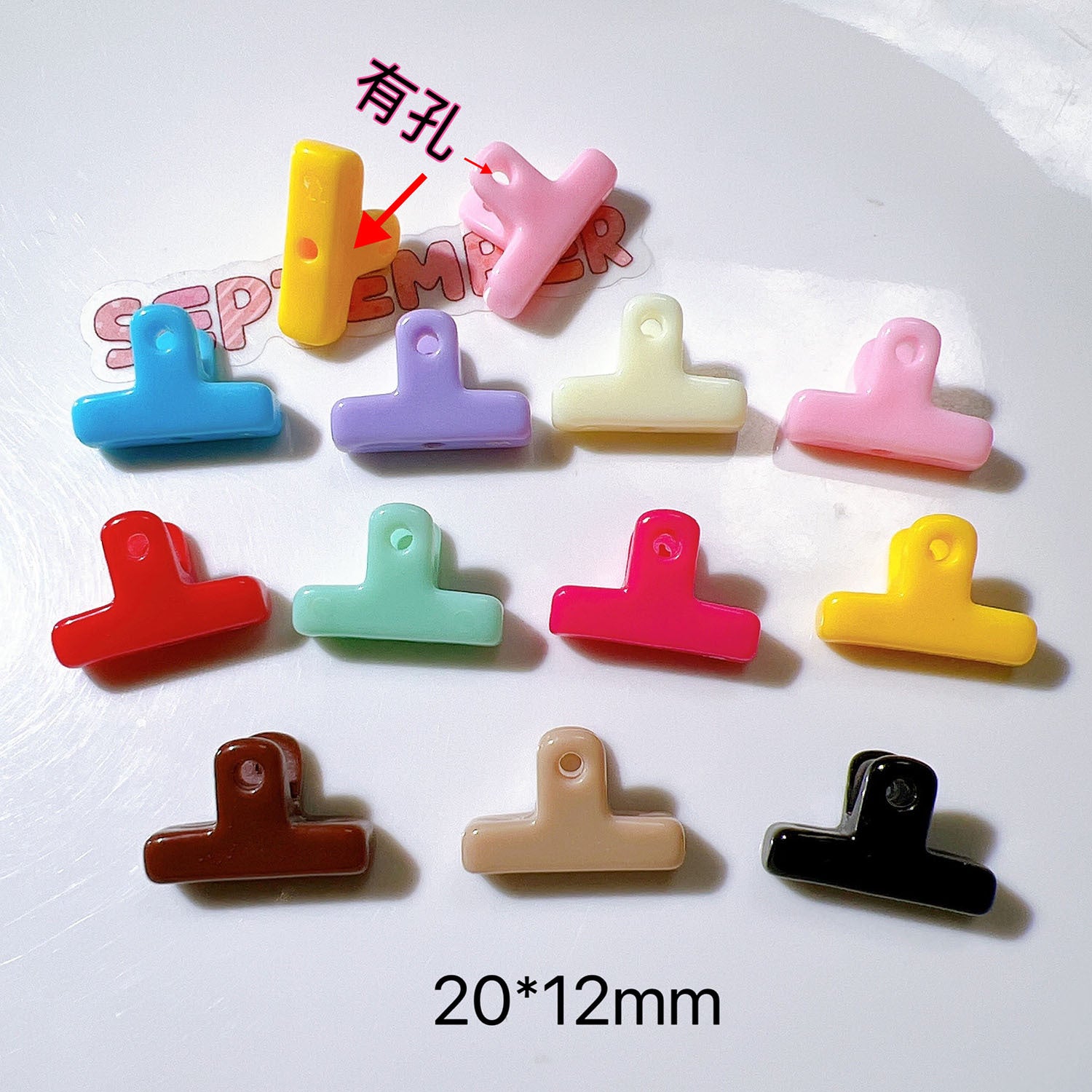 Acrylic accessories, handmade pendants, shoe charms, phone chains, cream glue hair accessories diy Three-hole bead clip Secondary image