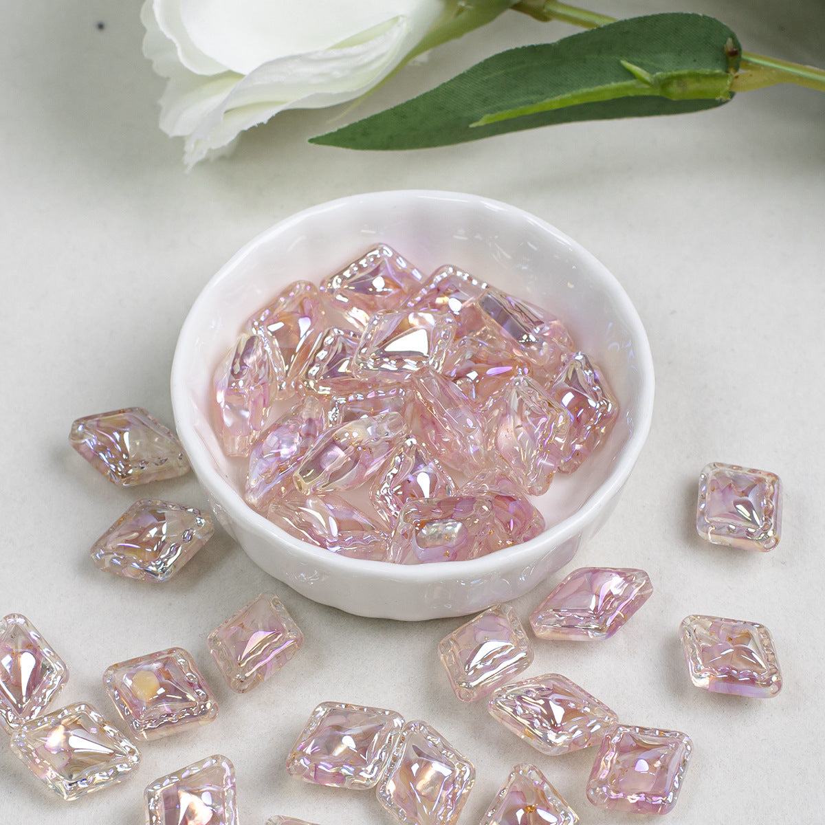 Vintage mother-of-pearl diamond-shaped gold foil electroplated resin through-hole loose beads diy Mobile phone chain accessories Secondary image