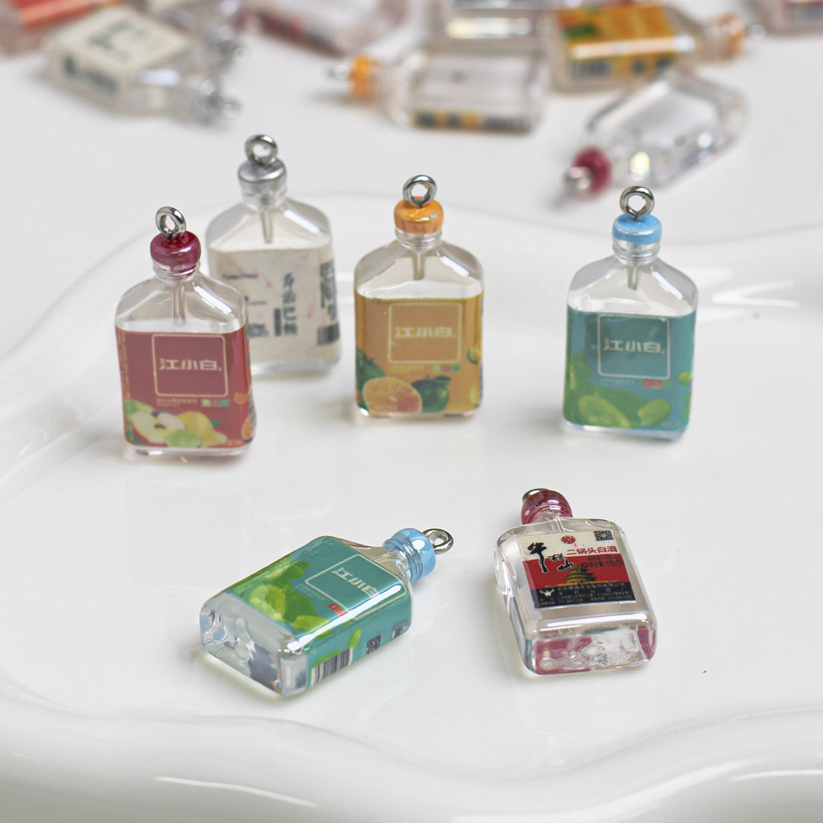 Resin simulated food toy Jiang Xiao white liquor bottle electroplated hanging hole loose beads diy Mobile phone chain accessories Secondary image