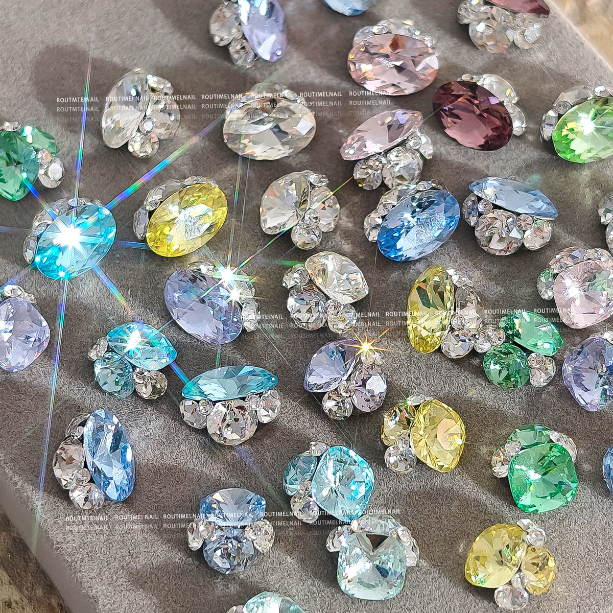 No-backing nail art accessories, stacked diamonds, pigeon egg-shaped, chunky square, light luxury zircon, high-end full-diamond nail decorations Secondary image