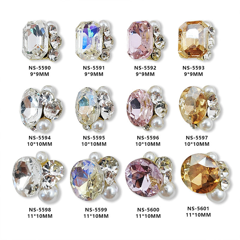 Snowflake diamond ball nail art accessory with pearls and pointed-bottom diamonds Secondary image